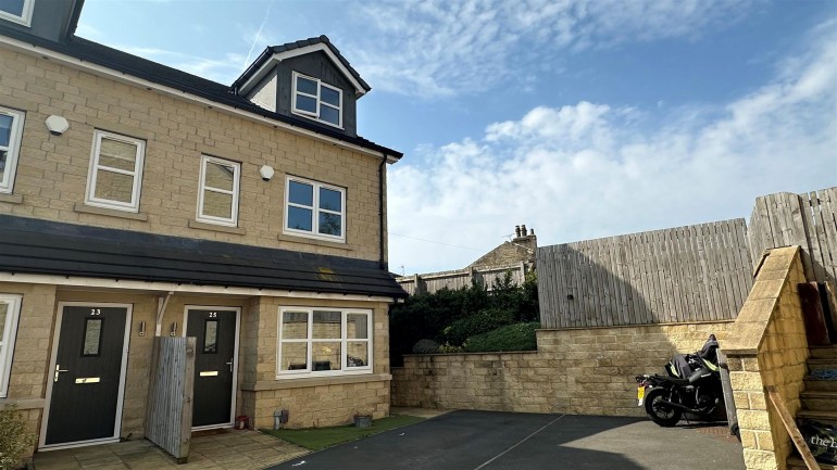 Hutton Hall Drive, Eccleshill, Bradford