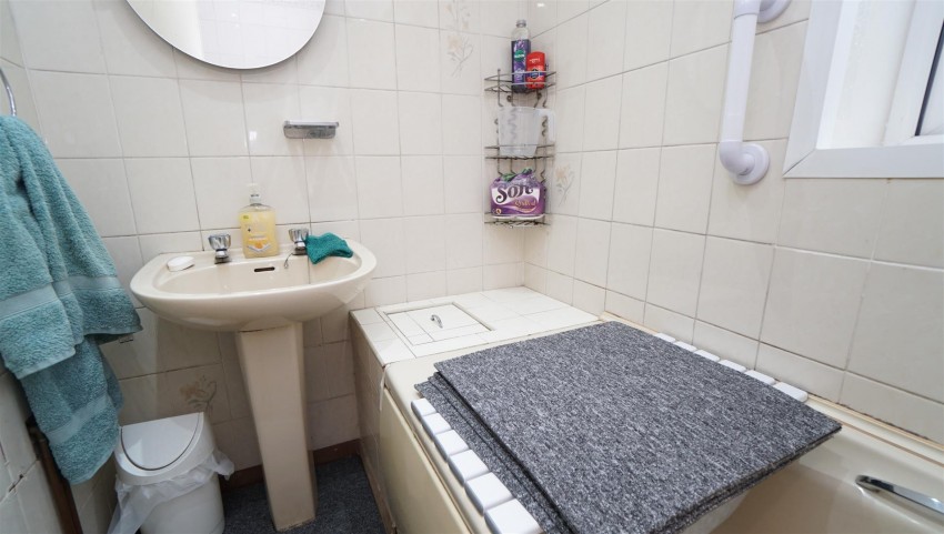 Images for Fourlands Road, Idle, Bradford