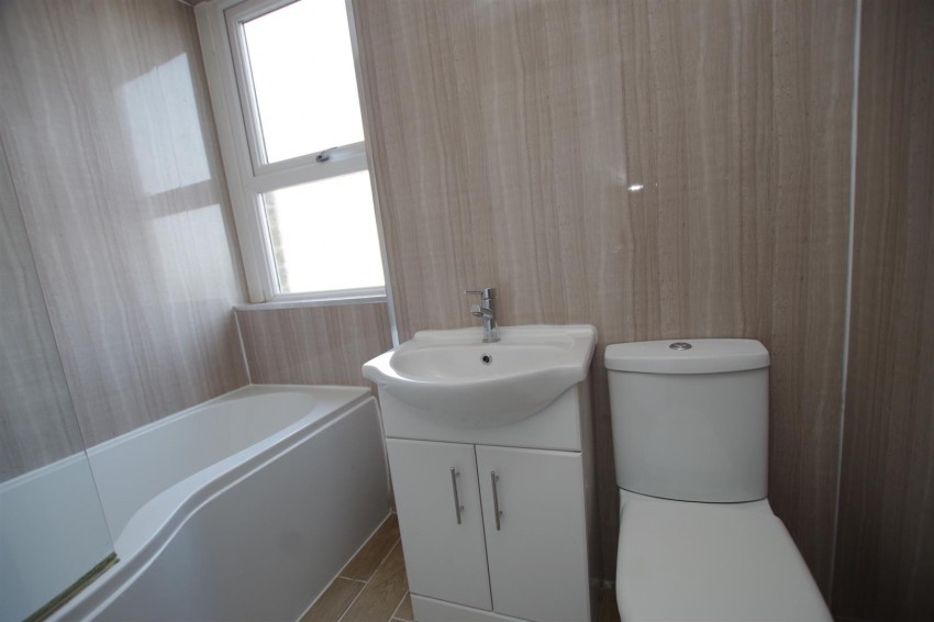 Images for Louisa Street, Idle. BD10