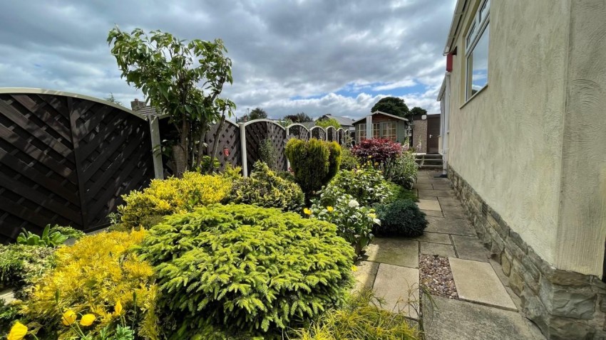 Images for Briarfield Close, Idle, Bradford