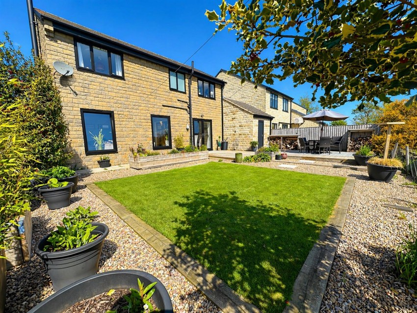 Images for Meadowcroft Close, Idle Moor, Bradford
