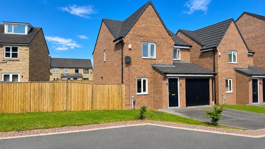Images for Feathers Rise, Eccleshill, Bradford